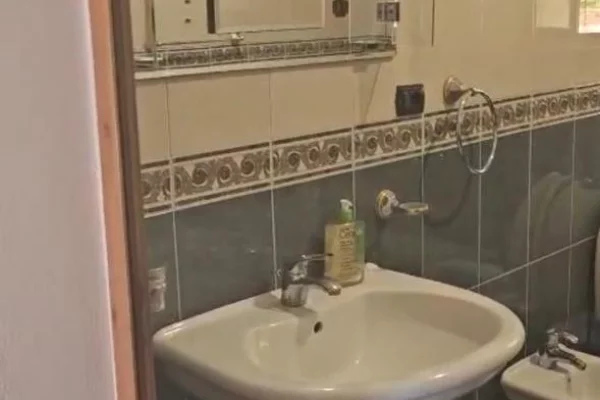 Shtepi me qera Apartament ne Tirane, 1+1, Mobilimi E mobiluar, Pagesa 40,000  Leke.