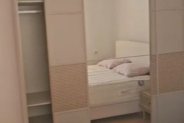 Shtepi me qera Apartament ne Tirane, 1+1, Mobilimi E mobiluar, Pagesa 40,000  Leke.