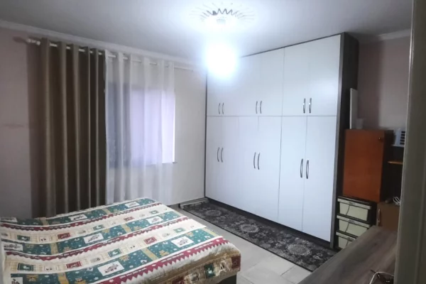 Shtepi ne shitje Apartament ne Tirane, 2+1, Mobilimi E mobiluar, Pagesa 250,000  Euro.