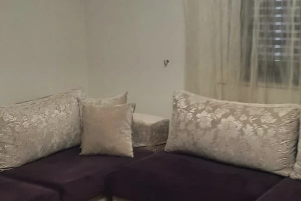 Shtepi ne shitje Apartament ne Tirane, 2+1, Mobilimi E mobiluar, Pagesa 250,000  Euro.