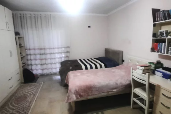 Shtepi ne shitje Apartament ne Tirane, 2+1, Mobilimi E mobiluar, Pagesa 250,000  Euro.