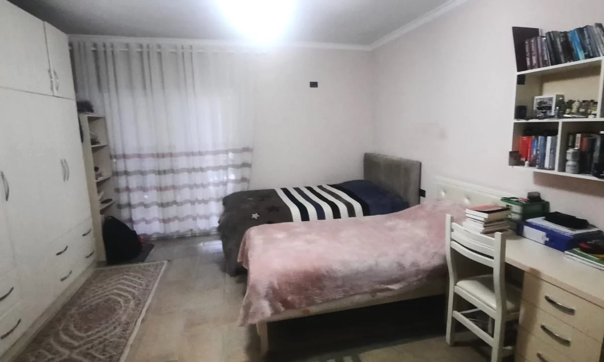 Shtepi ne shitje Apartament ne Tirane, 2+1, Mobilimi E mobiluar, Pagesa 250,000  Euro.