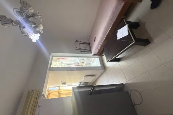 Garsoniere me qera sheshi skenderbej 35,000 leke perfshire uji dhe interneti 