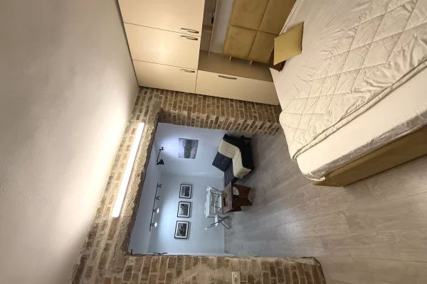 Garsoniere me qera ne qender 50,000 leke rruga durresit