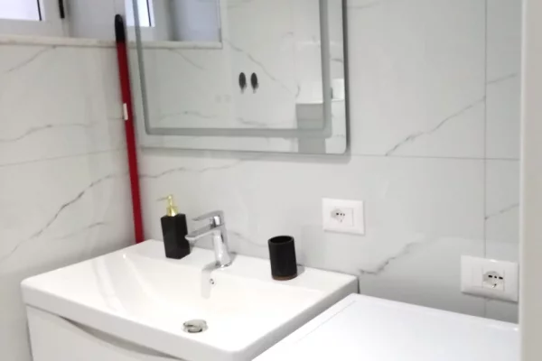 Appartamento in vendita a Tirana 2+1, Arredato