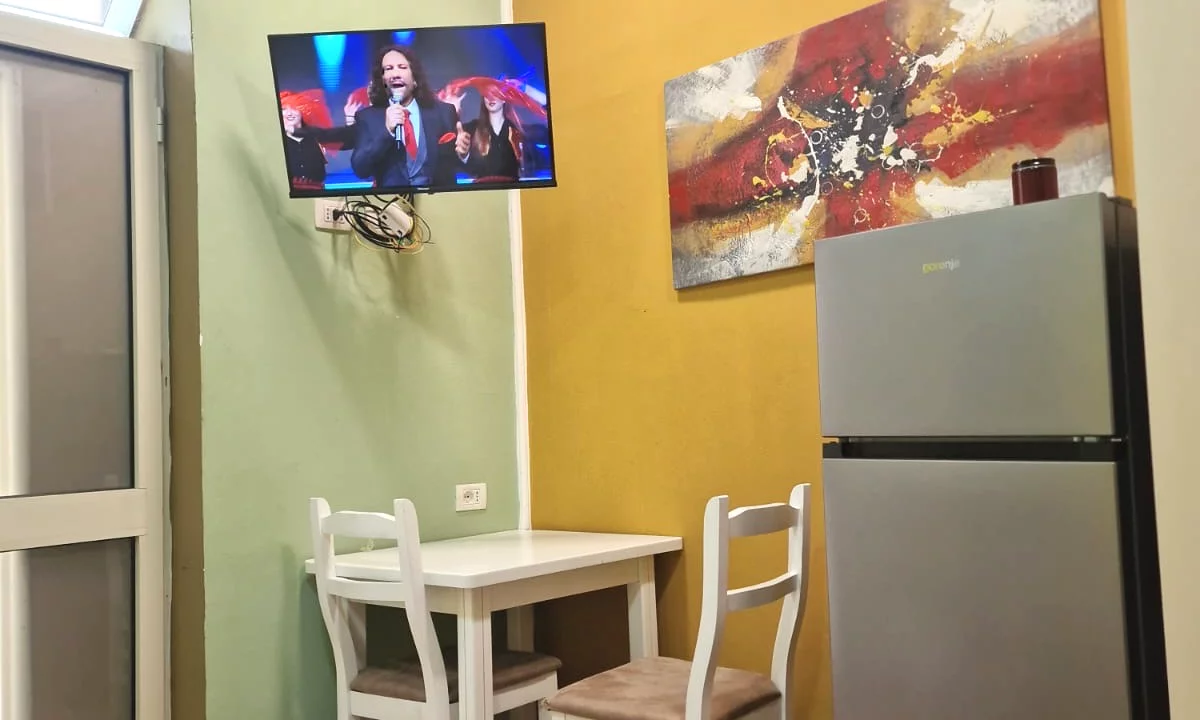 Shtepi me qera Apartament ne Tirane, Garsoniere, Mobilimi E mobiluar, Pagesa 30,000  Leke.