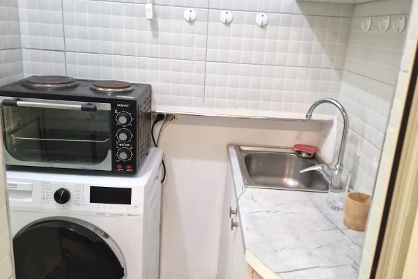 Shtepi me qera Apartament ne Tirane, Garsoniere, Mobilimi E mobiluar, Pagesa 30,000  Leke.