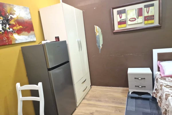 Shtepi me qera Apartament ne Tirane, Garsoniere, Mobilimi E mobiluar, Pagesa 30,000  Leke.
