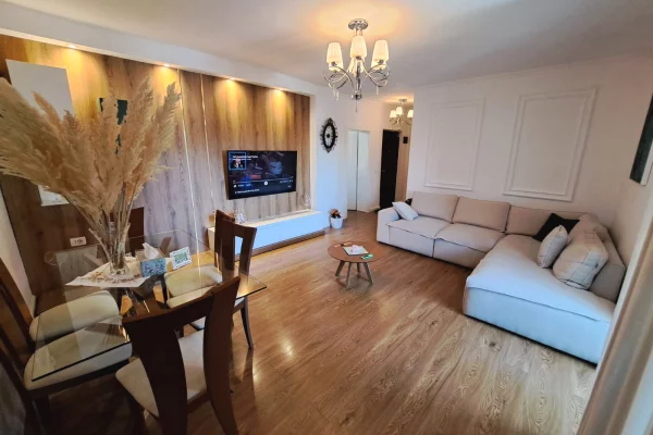 Shtepi ne shitje Apartament ne Tirane, 2+1, Mobilimi E mobiluar, Pagesa 15,500,000  Leke.