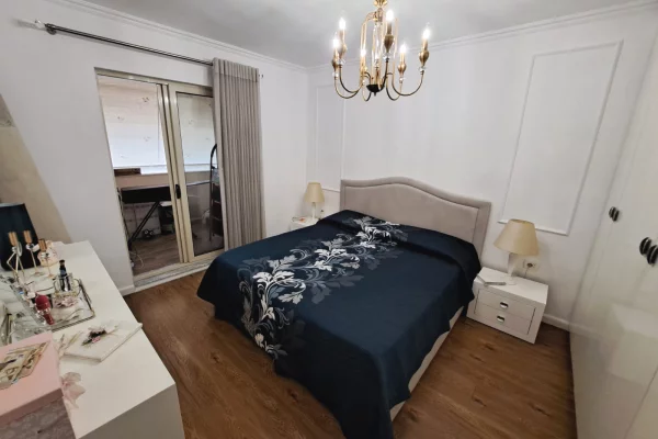 Shtepi ne shitje Apartament ne Tirane, 2+1, Mobilimi E mobiluar, Pagesa 15,500,000  Leke.