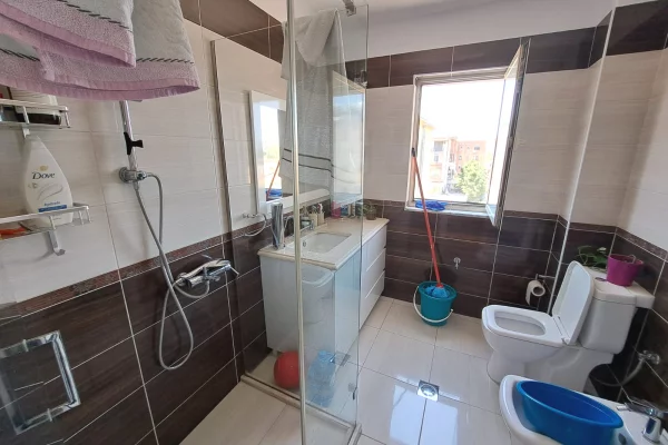 Shtepi ne shitje Apartament ne Tirane, 2+1, Mobilimi E mobiluar, Pagesa 15,500,000  Leke.