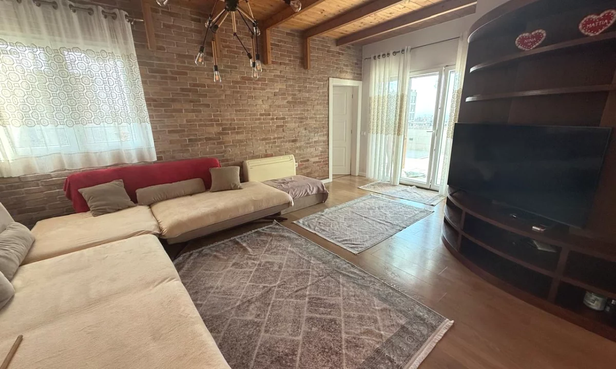 Shtepi me qera Penthose(kati i fundit panoramik) ne Tirane, 3+1, Mobilimi E mobiluar, Pagesa 1,200  Euro.