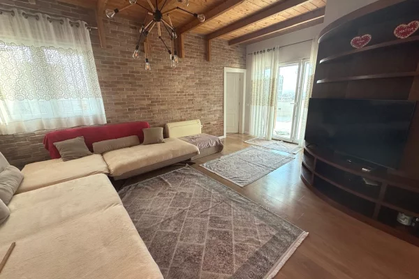 Shtepi me qera 3+1 ne Tirane - 1,200 Euro
