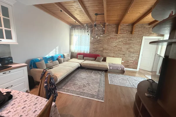 Shtepi me qera Penthose(kati i fundit panoramik) ne Tirane, 3+1, Mobilimi E mobiluar, Pagesa 1,200  Euro.