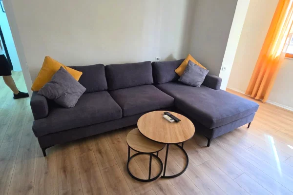 Shtepi me qera Apartament ne Tirane, 1+1, Mobilimi E mobiluar, Pagesa 50,000  Leke.
