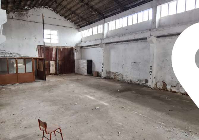 Ambient biznesi me qera 4+1 ne Durres - 1,300 Euro