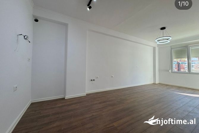 Shtepi ne shitje Apartament ne Tirane, 1+1, Mobilimi Bosh, pa mobiluar, Pagesa 119,000  Euro.