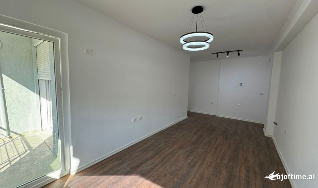 Shtepi ne shitje Apartament ne Tirane, 1+1, Mobilimi Bosh, pa mobiluar, Pagesa 119,000  Euro.
