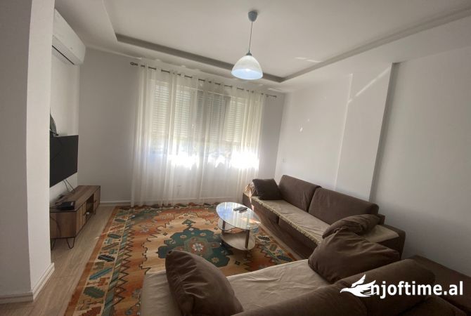 Shtepi ne shitje Apartament ne Tirane, 1+1, Mobilimi E mobiluar, Pagesa 140,000  Euro.