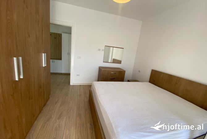 Shtepi ne shitje Apartament ne Tirane, 1+1, Mobilimi E mobiluar, Pagesa 140,000  Euro.