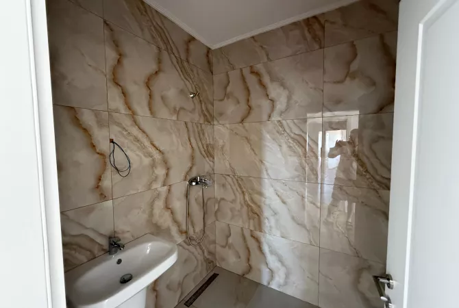 Apartment for sale in Tirana 3+1, Emty