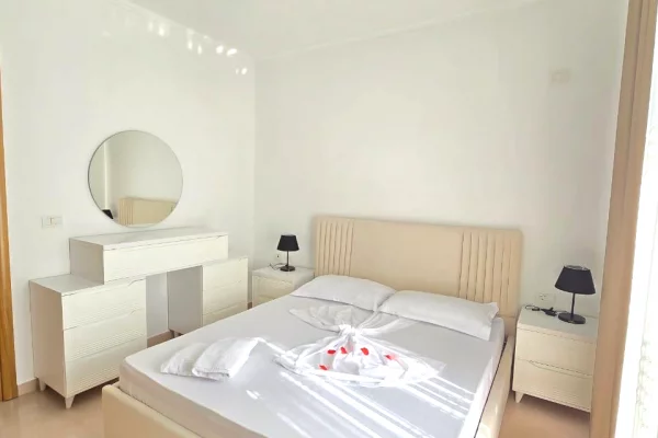 Shtepi me qera Apartament ne Tirane, 2+1, Mobilimi E mobiluar, Pagesa 650  Euro.