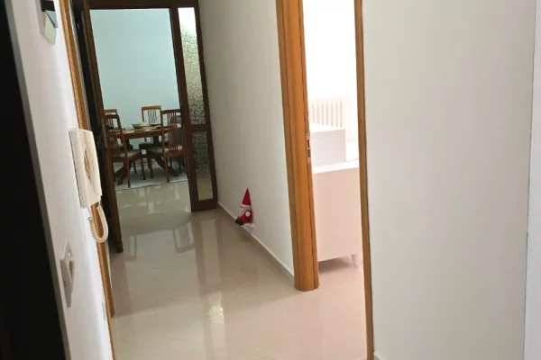 Shtepi me qera Apartament ne Tirane, 2+1, Mobilimi E mobiluar, Pagesa 650  Euro.