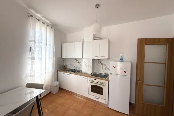 Shtepi ne shitje Apartament ne Tirane, 1+1, Mobilimi E mobiluar, Pagesa 10,000,000  Leke.