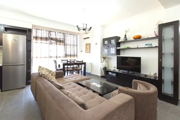 Shtepi me qera Apartament ne Tirane, 2+1, Mobilimi E mobiluar, Pagesa 600  Euro.