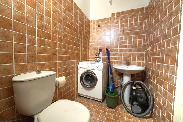 Shtepi me qera Apartament ne Tirane, 2+1, Mobilimi E mobiluar, Pagesa 650  Euro.