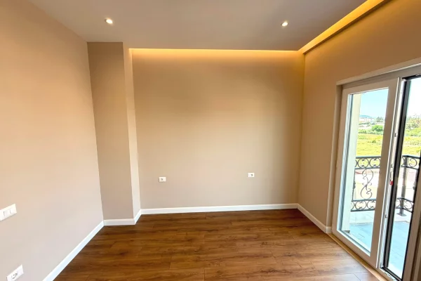 Shtepi ne shitje Apartament ne Tirane, 1+1, Mobilimi Bosh, pa mobiluar, Pagesa 136,800  Euro.