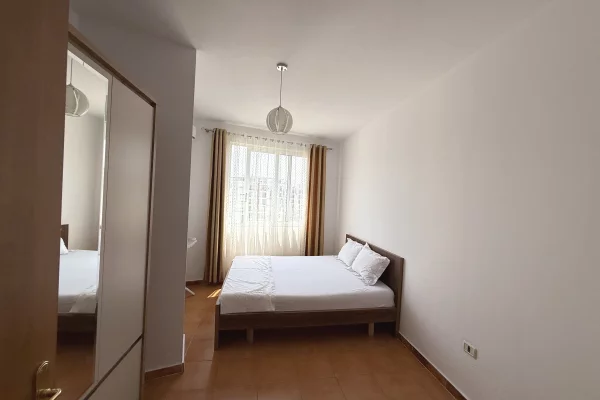 Shtepi ne shitje Apartament ne Tirane, 1+1, Mobilimi E mobiluar, Pagesa 95,000  Euro.