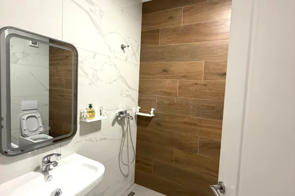 Shtepi me qera Apartament ne Tirane, 2+1, Mobilimi E mobiluar, Pagesa 500  Euro.