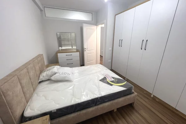 Shtepi me qera Apartament ne Tirane, 2+1, Mobilimi E mobiluar, Pagesa 500  Euro.