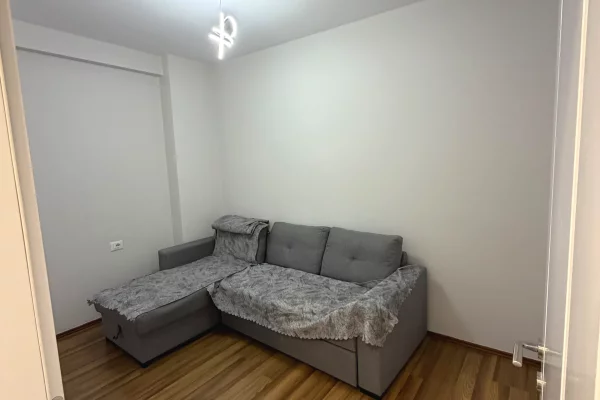 Shtepi me qera Apartament ne Tirane, 2+1, Mobilimi E mobiluar, Pagesa 500  Euro.