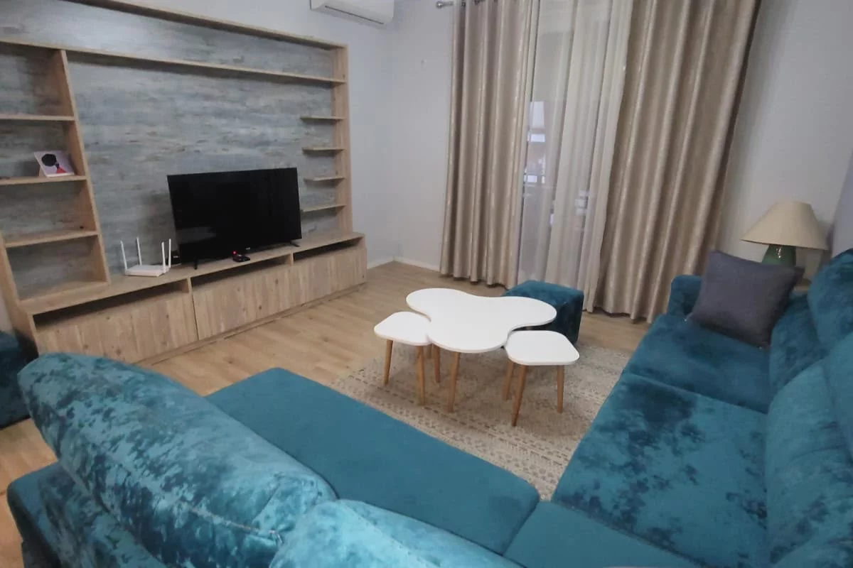 Shtepi me qera Apartament ne Tirane, 2+1, Mobilimi E mobiluar, Pagesa 600  Euro.