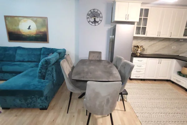 Shtepi me qera Apartament ne Tirane, 2+1, Mobilimi E mobiluar, Pagesa 600  Euro.