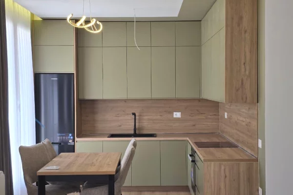 TEK STACIONI TRENIT APARTAMENT 1+1 PER QERA!