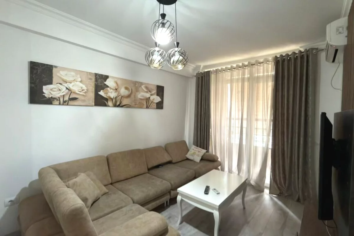 Shtepi ne shitje Apartament ne Tirane, 2+1, Mobilimi E mobiluar, Pagesa 135,000  Euro.