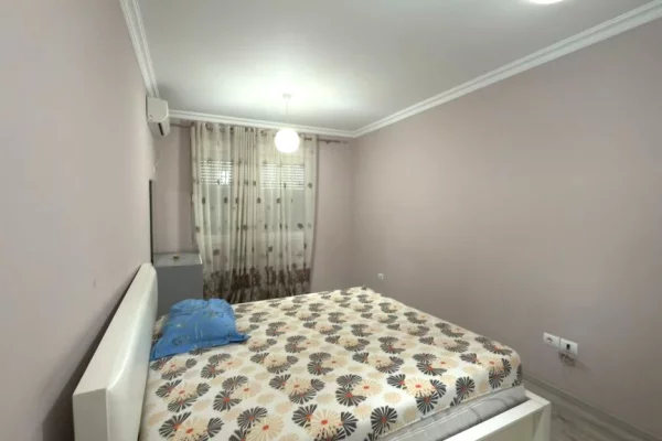 Shtepi ne shitje Apartament ne Tirane, 2+1, Mobilimi E mobiluar, Pagesa 135,000  Euro.
