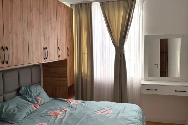 Shtepi me qera Apartament ne Tirane, 2+1, Mobilimi E mobiluar, Pagesa 550  Euro.