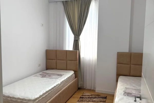 Shtepi me qera Apartament ne Tirane, 2+1, Mobilimi E mobiluar, Pagesa 550  Euro.