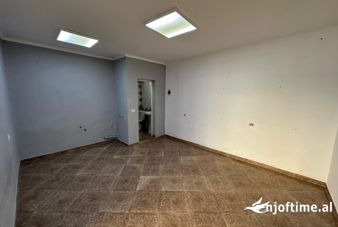 Ambient komercial per qira tek rruga Siri Kodra