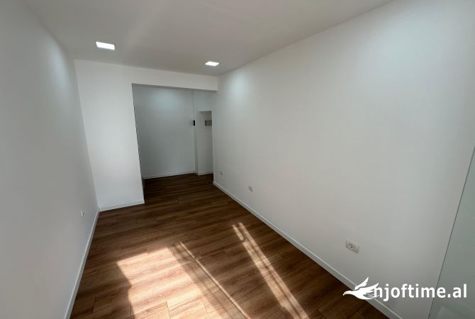 Jepet me Qira ambient komercial prane Myslym Shyrit !