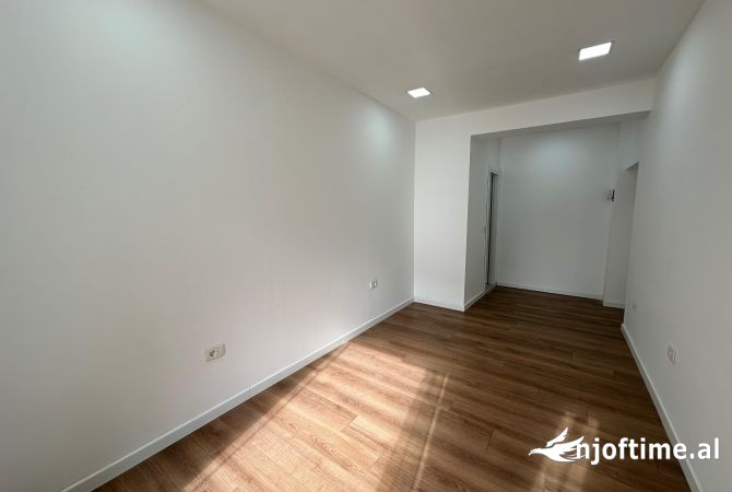 Jepet me Qira ambient komercial prane Myslym Shyrit !