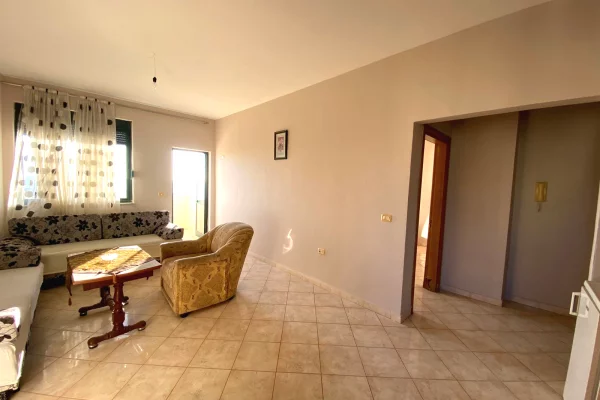 Shtepi ne shitje Apartament ne Durres, 3+1, Mobilimi Pjeserisht e mobiluar, Pagesa 160,000  Euro.