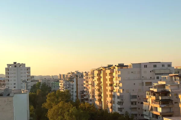 Shtepi ne shitje Penthose(kati i fundit panoramik) ne Durres, 1+1, Mobilimi Pjeserisht e mobiluar, Pagesa 180,000  Euro.