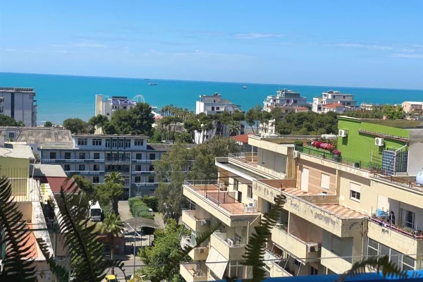 Shtepi ne shitje Penthose(kati i fundit panoramik) ne Durres, 2+1, Mobilimi E mobiluar, Pagesa 140,000  Euro.