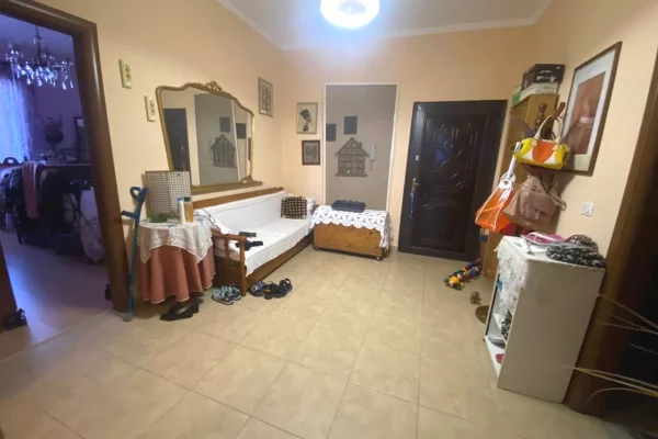 Shtepi ne shitje Penthose(kati i fundit panoramik) ne Durres, 2+1, Mobilimi E mobiluar, Pagesa 140,000  Euro.