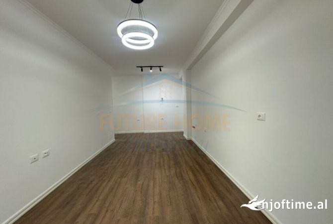 Shitet Apartament 1+1